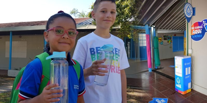 En El Día Mundial Del Agua, La Municipalidad Completó El Plan De Instalación De Puntos De Hidratación En Escuelas Primarias